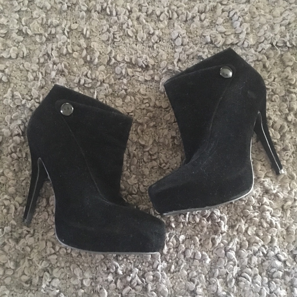 ✨Black Velvet Ankle Boots